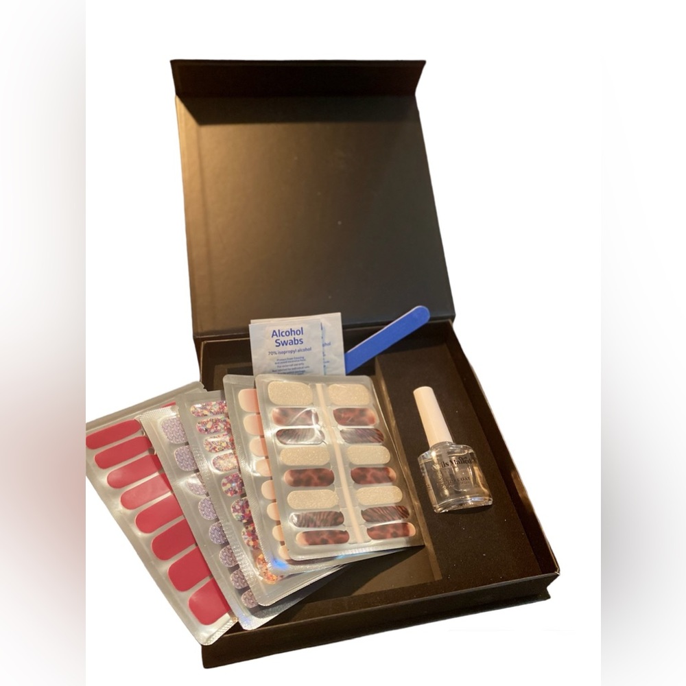 🌹2x$14 New!! nail wraps+ top polish 💅🏻. Clearancep